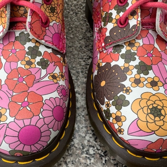 New Dr Martens Pascal in rare floral print - Picture 6 of 10